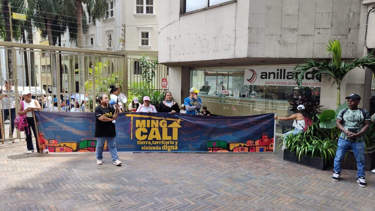 La Minga Cali protagonizó una movilización en la mañana de este martes en Cali.