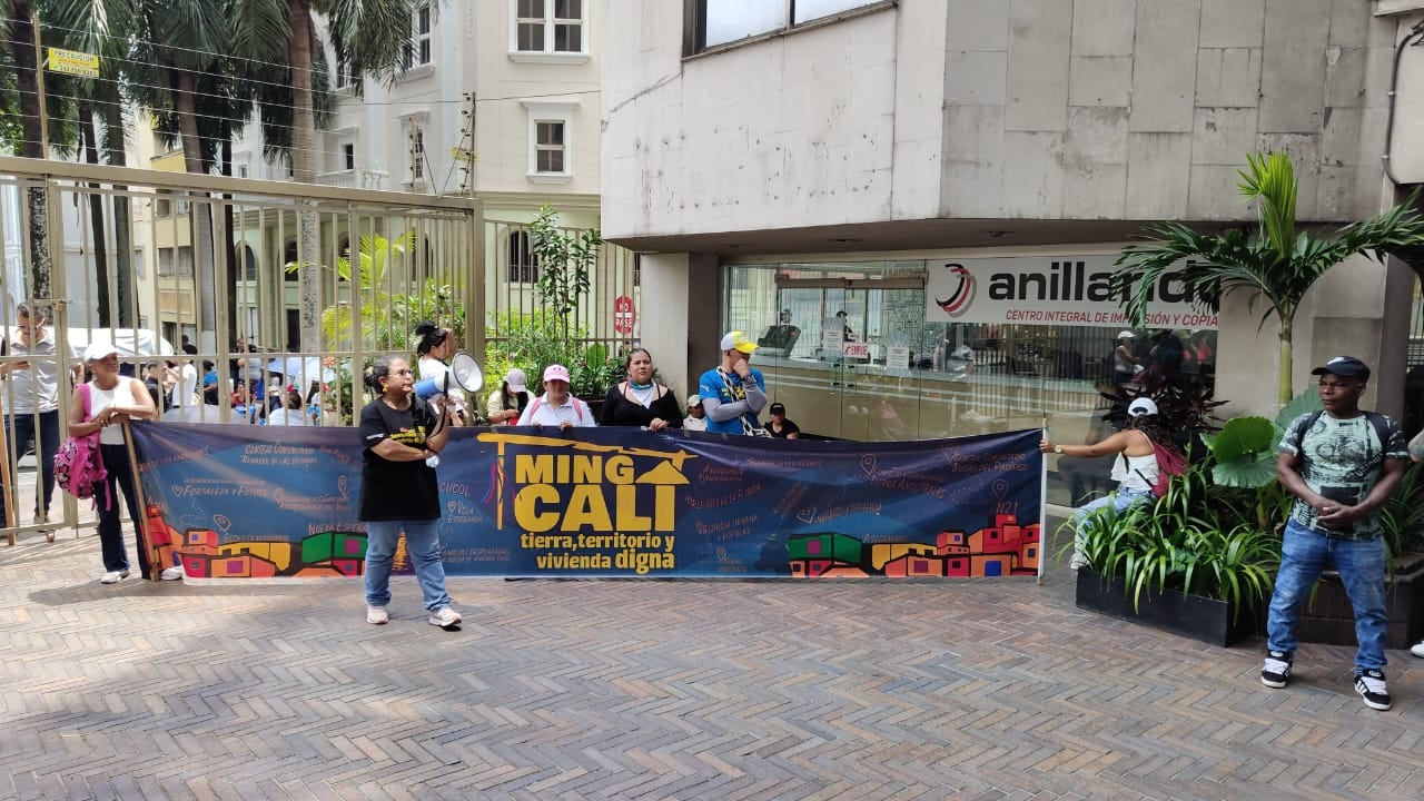 La Minga Cali protagonizó una movilización en la mañana de este martes en Cali.