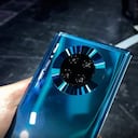 Al igual que su hermano menor, el Mate 30 Pro maneja el mismo software, EMUI 10. Sin embargo, incluye dos novedades importantes. La primera, una cuádruple cámara en la parte trasera con dos sensores de 40 megapíxeles, lo cual ofrece mayor versatilidad a nivel fotográfico. La segunda, una pantalla súper curvada en la que se reemplazan los botones tradicionales por botones virtuales, pudiendo personalizar la posición de los de volumen en cada lado de la pantalla. Su precio en el país sería de más de 4 millones de pesos. Foto: Topes de Gama