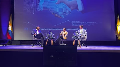 A la derecha, Milton Quiroga, gerente general de Cyte en la cumbre global de tecnología _Trust Without Borders 2026_ (Cumbre del Cloud Signature Consortium - CSC).