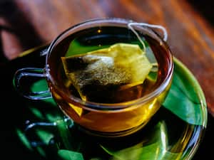 El té negro tiene diversos beneficios para la salud.