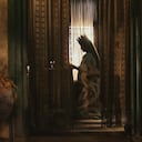 Después de los siete primeros episodios, el mundo entero se prepara para ver el Gran Final de Cien años de soledad, un episodio dirigido por Laura Mora con la ambición y la escala de un largometraje, que devela la maldición de los Buendía y la inevitable destrucción de Macondo.