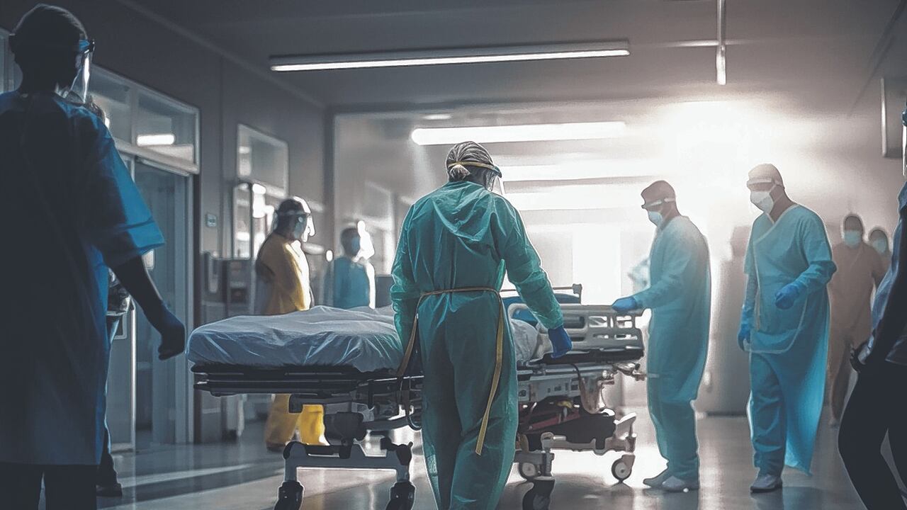 El National Health Service es la entidad a cargo de todo el servicio de salud de los británicos, la que paga, administra, asegura y presta el servicio a través de entidades públicas y privadas en ese país.