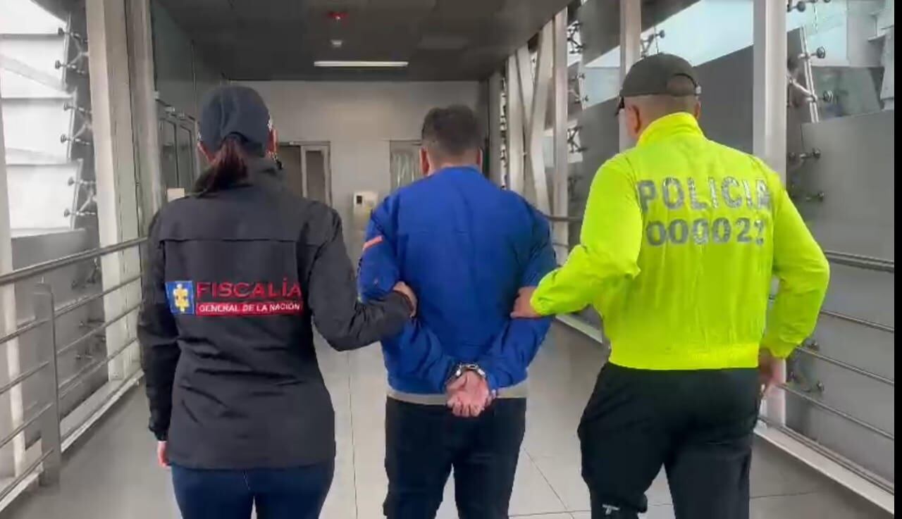 Momento de la captura de ecuatoriano requerido mediante circular roja de Interpol.