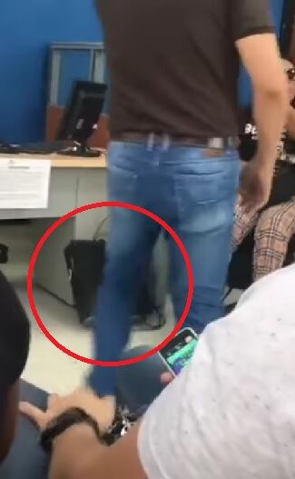 “Yo lo pago con amor”: una mujer enfurecida destrozó computador de la Registraduría de Cali, ¿qué pasó?