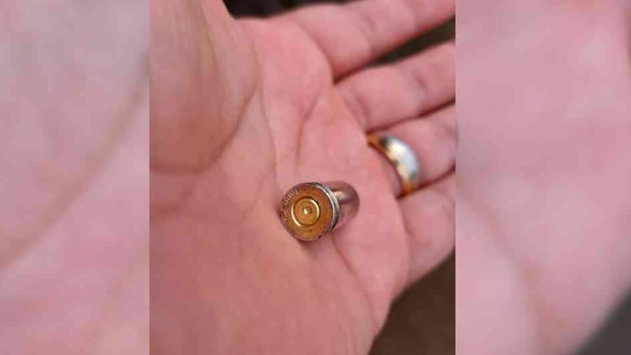 El líder estudiantil de la Universidad del Valle, Newball Segura, dijo que él junto con otros compañeros de ese centro de educación superior, ha sido víctima de intimidaciones.