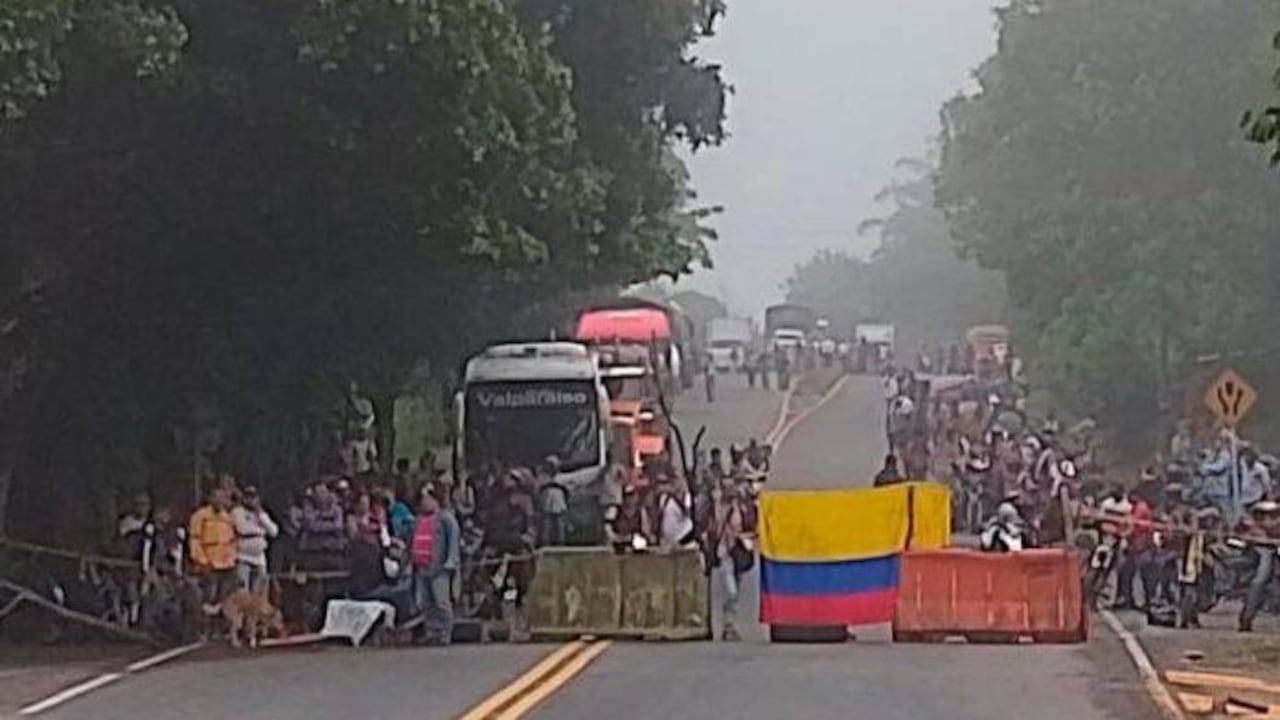 Los manifestantes están ubicados en el sector del intercambiador La Lizama, ubicado en el kilómetro 6.