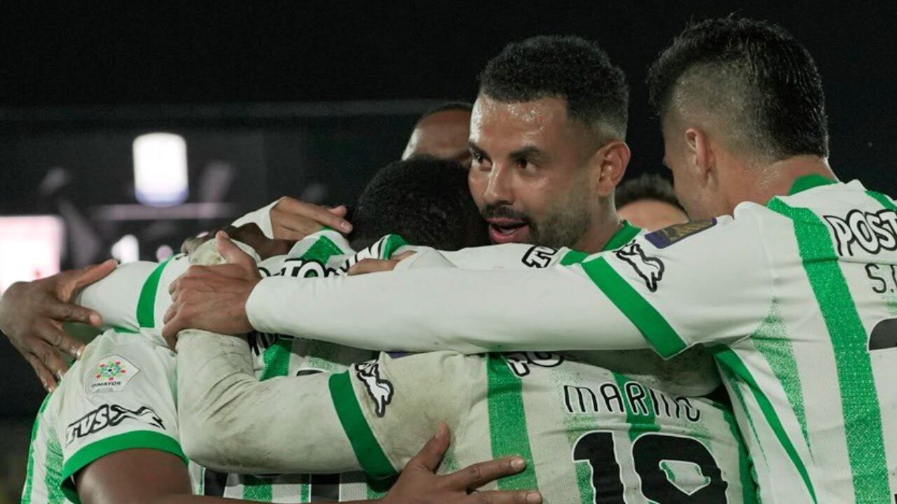 Edwin Cardona y Marino Hinestroza celebran con Atlético Nacional