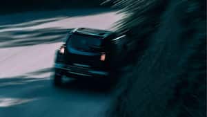 Bajar con el carro en neutro es peligroso, según expertos.