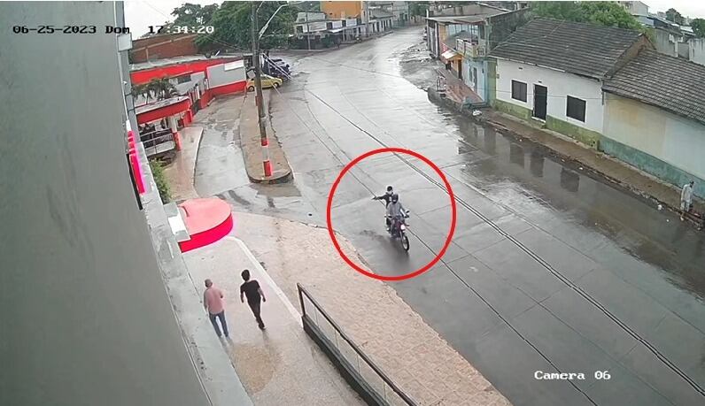 Los pistoleros cometieron el atentado sin bajarse de la motocicleta en la que se movilizaban