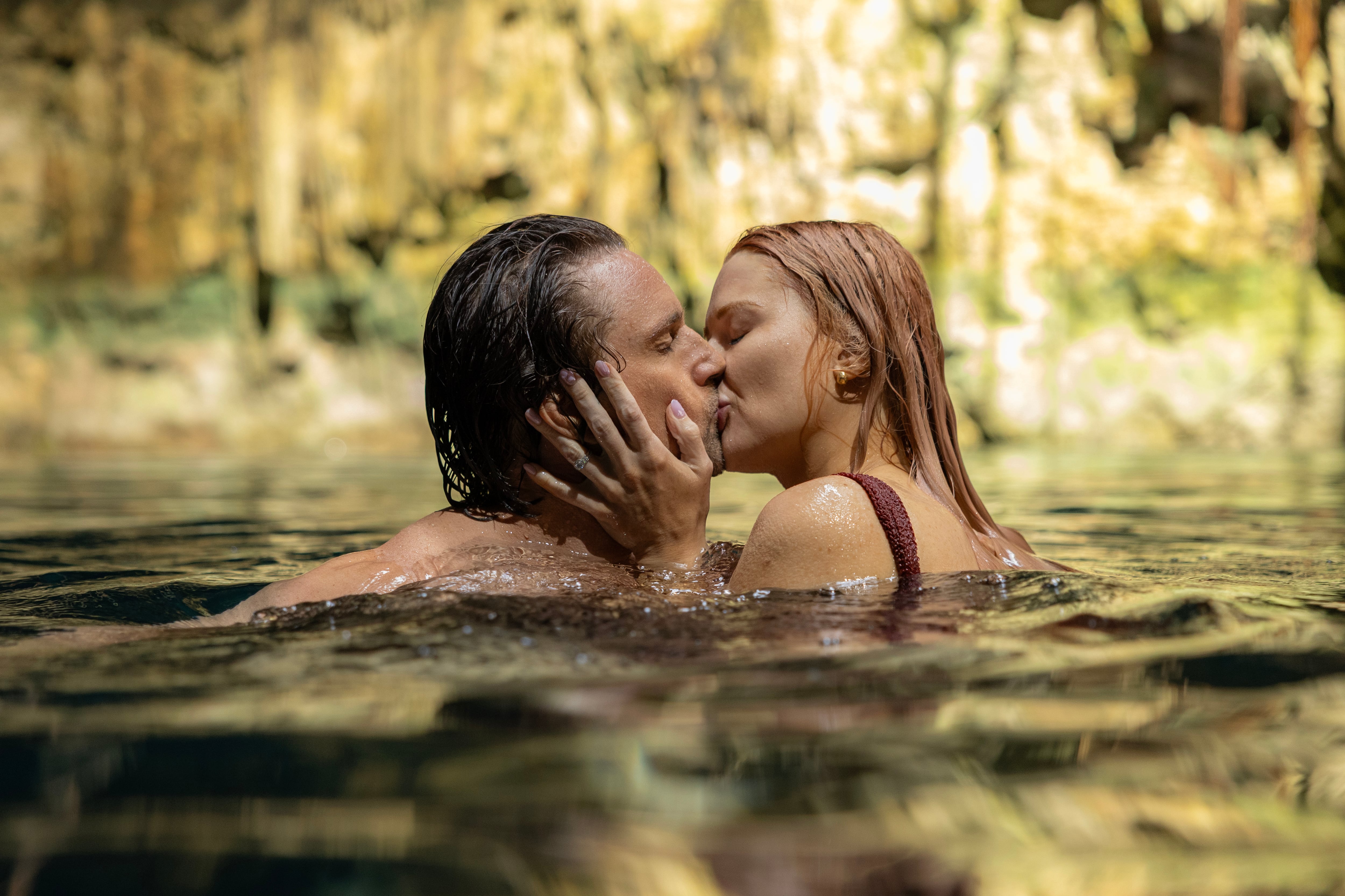 El showrunner de la serie ‘Un lugar para sopa’, Patrick Sean Smith confirmó que el doctor Cameron Hayek, interpretado por Mark Ghanimé, no regresará a la nueva temporada.