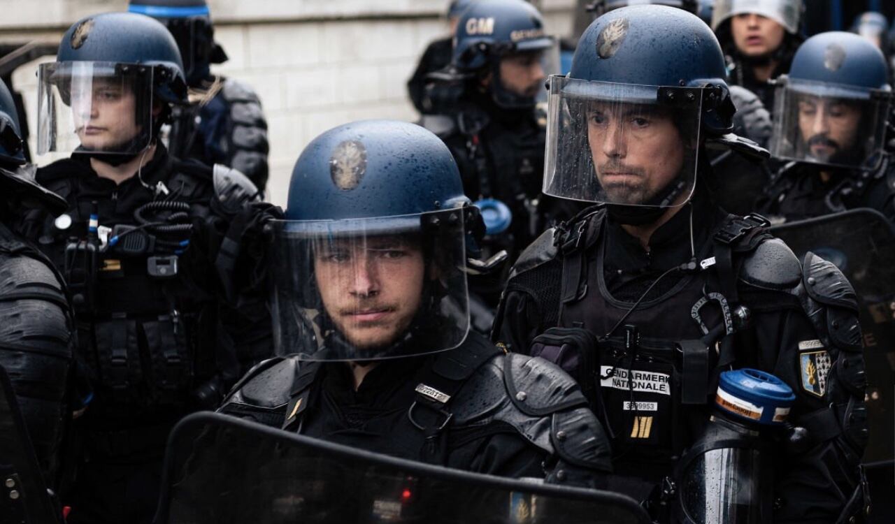 La policía de Francia ha tenido que usar la fuerza para poder repeler las protestas en diferentes ciudades del país