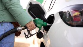 Según las cifras de EIA y los informes de GasBuddy y AAA, los precios en Florida antes del 4 de julio están en niveles históricamente bajos para la temporada.