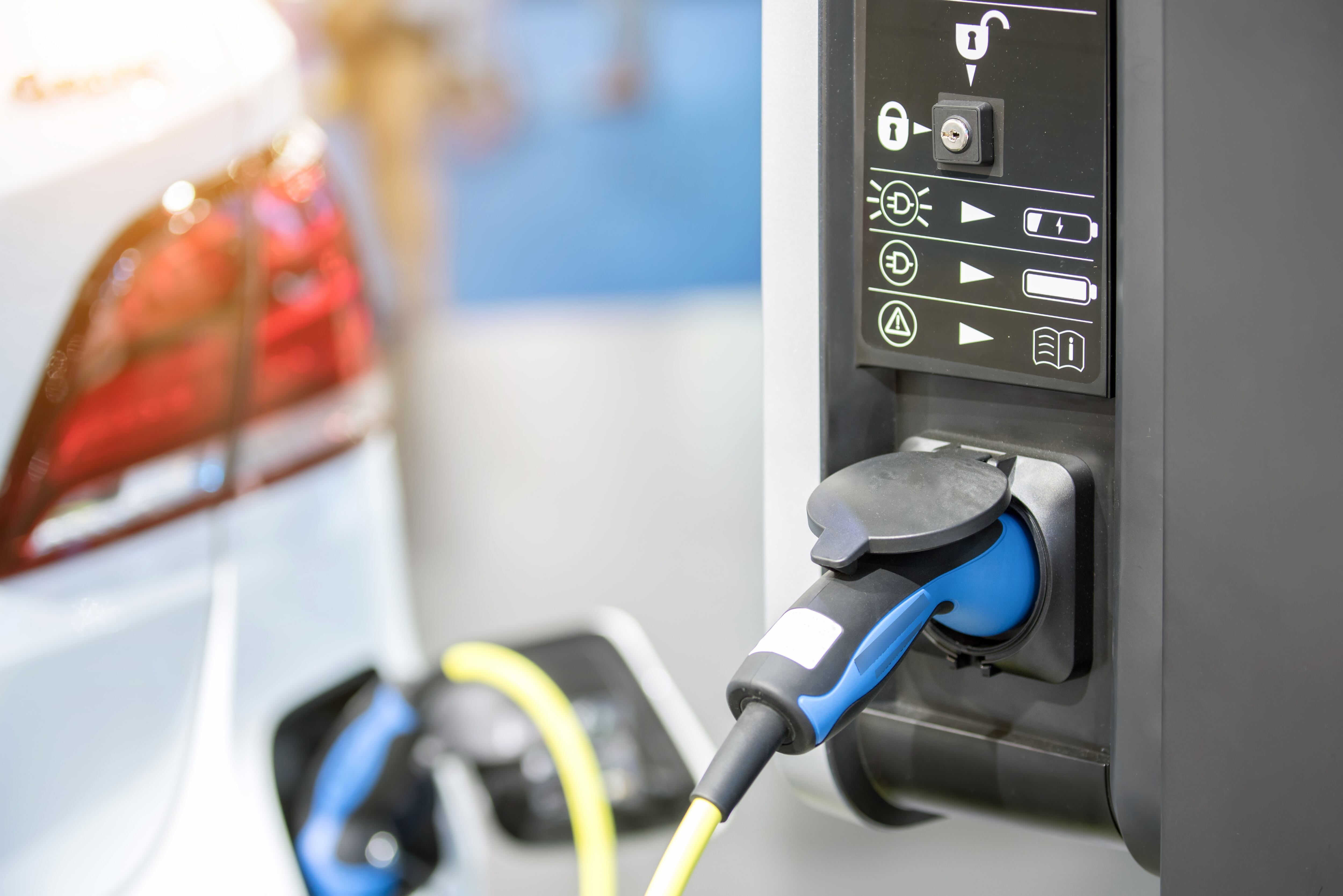 Comprender la diferencia entre kW y kWh permite entender mejor el funcionamiento de un vehículo eléctrico.
