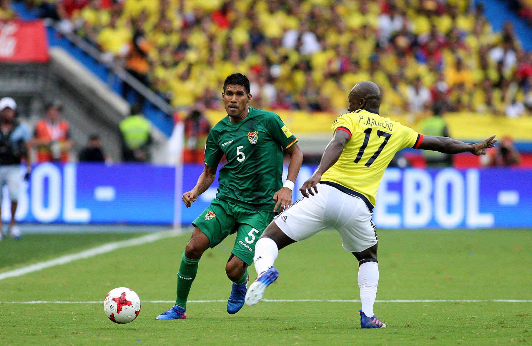 Pablo Armero regresó como titular y tuvo una destacada actuación en la zaga colombiana. Foto: León Darío Peláez / SEMANA