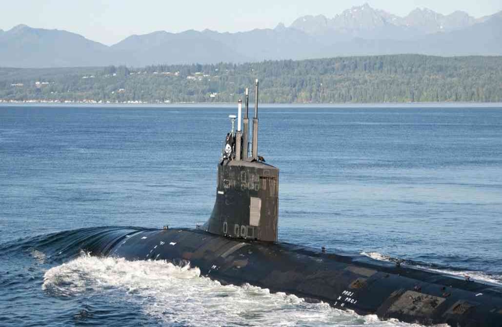 EL MISTERIO DEL USS JIMMY CARTER: Este submarino de propulsión nuclear de la Marina de los Estados Unidos es el tercero y último de la clase Seawolf que existe, su misión era adelantar ataques sigilosos en el mar. En septiembre de 2017, la embarcación de 140 metros de largo, fue vista de regreso al puerto del estado de Washington exhibiendo un símbolo mítico, la bandera del pirata Jolly Roger, que por tradición señalaba el éxito de las misiones que adelantaba. La Marina mantiene en secreto cuál era exactamente esa misión, algunos hablan de espionaje y otros de exhibiciones de poderío. En los últimos años se ha dado a conocer la preocupación de la Armada de los EE.UU por operar de forma segura en el ártico. Foto: thedrive.com