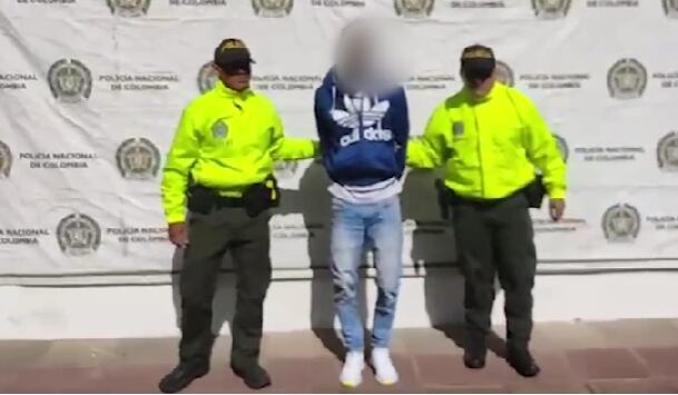 Esta persona fue judicializada por los delitos de acceso carnal violento agravado y violencia intrafamiliar.