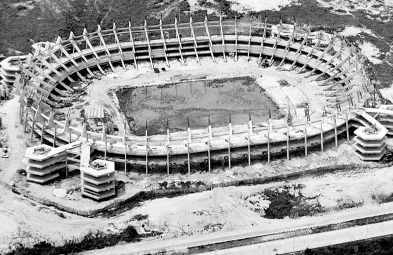 El estadio fue construido en un lote de 29 hectáreas al sur occidente de Barranquilla, en un terreno de la urbanización Ciudadela cedido por el Inscredial al departamento del Atlántico, Coldeportes y la Nación. Fotografía:  Instituto Distrital de Deportes