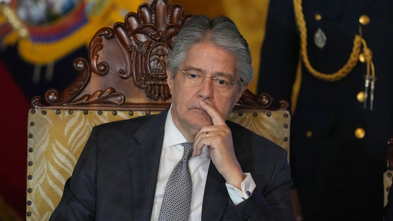 Guillermo Lasso da un paso al costado y confirma que no aspirará a la presidencia de Ecuador en las próximas elecciones atípicas.
