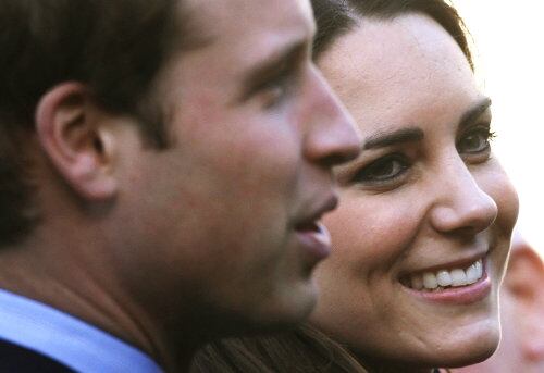 El príncipe William y Kate Middleton durante su visita en la Universidad de ST. Andrews, donde se graduaron y se conocieron.

