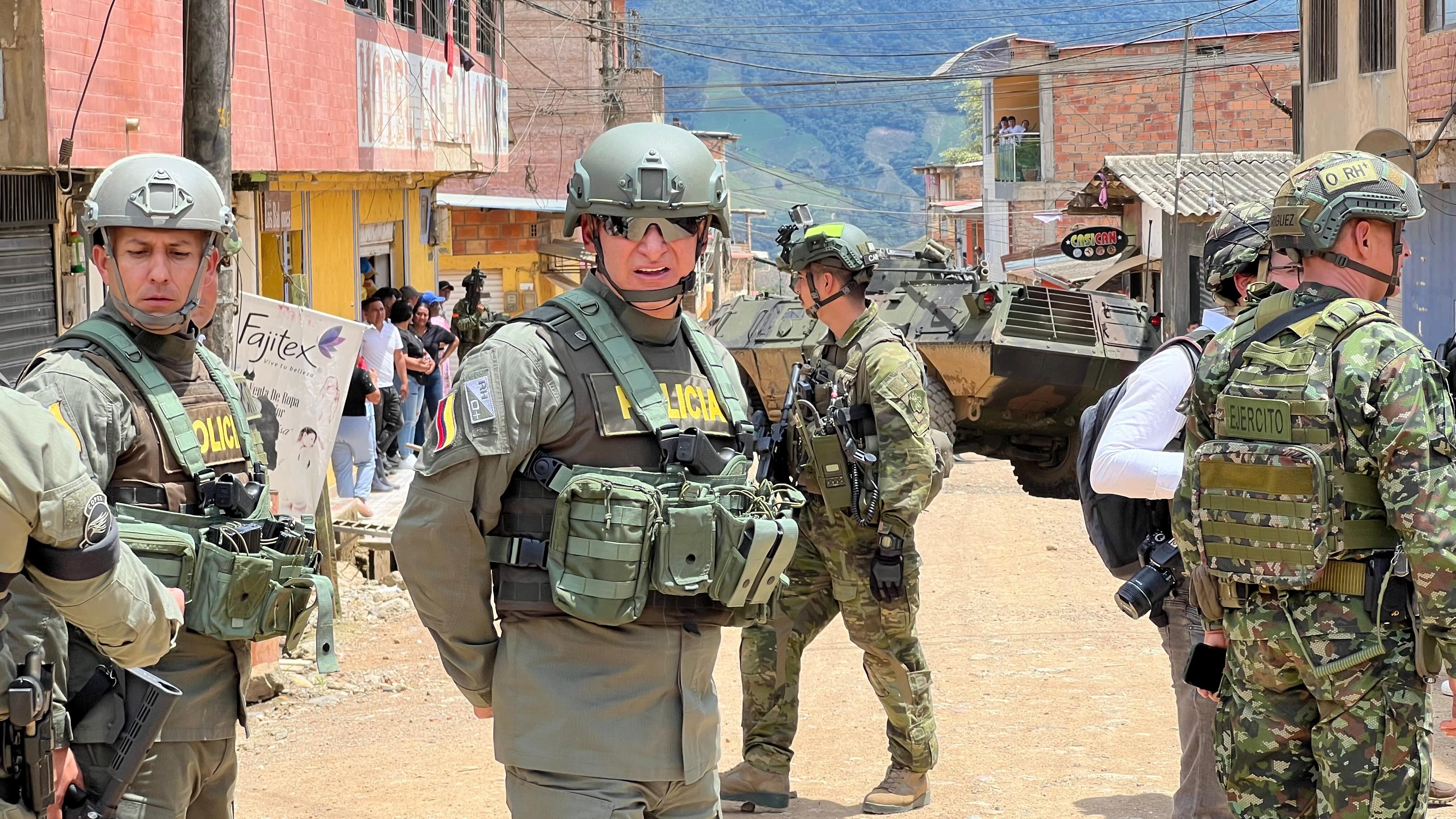 Desde el Plateado, Cauca, nuestras tropas continúan desplegadas en la ofensiva de la Operación Perseo, manteniendo las labores de seguridad para el restablecimiento de los derechos de la población y garantizando la libre movilidad. Foto cortesía Mindefensa.