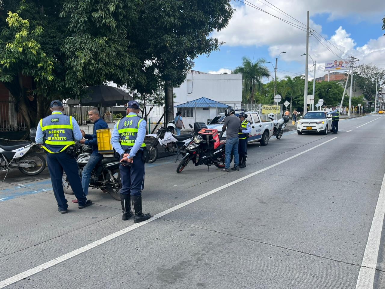 Agentes de la Secretaría de Tránsito realizan controles por diferentes sectores de la ciudad. Van más de 40 comparendos impuestos.