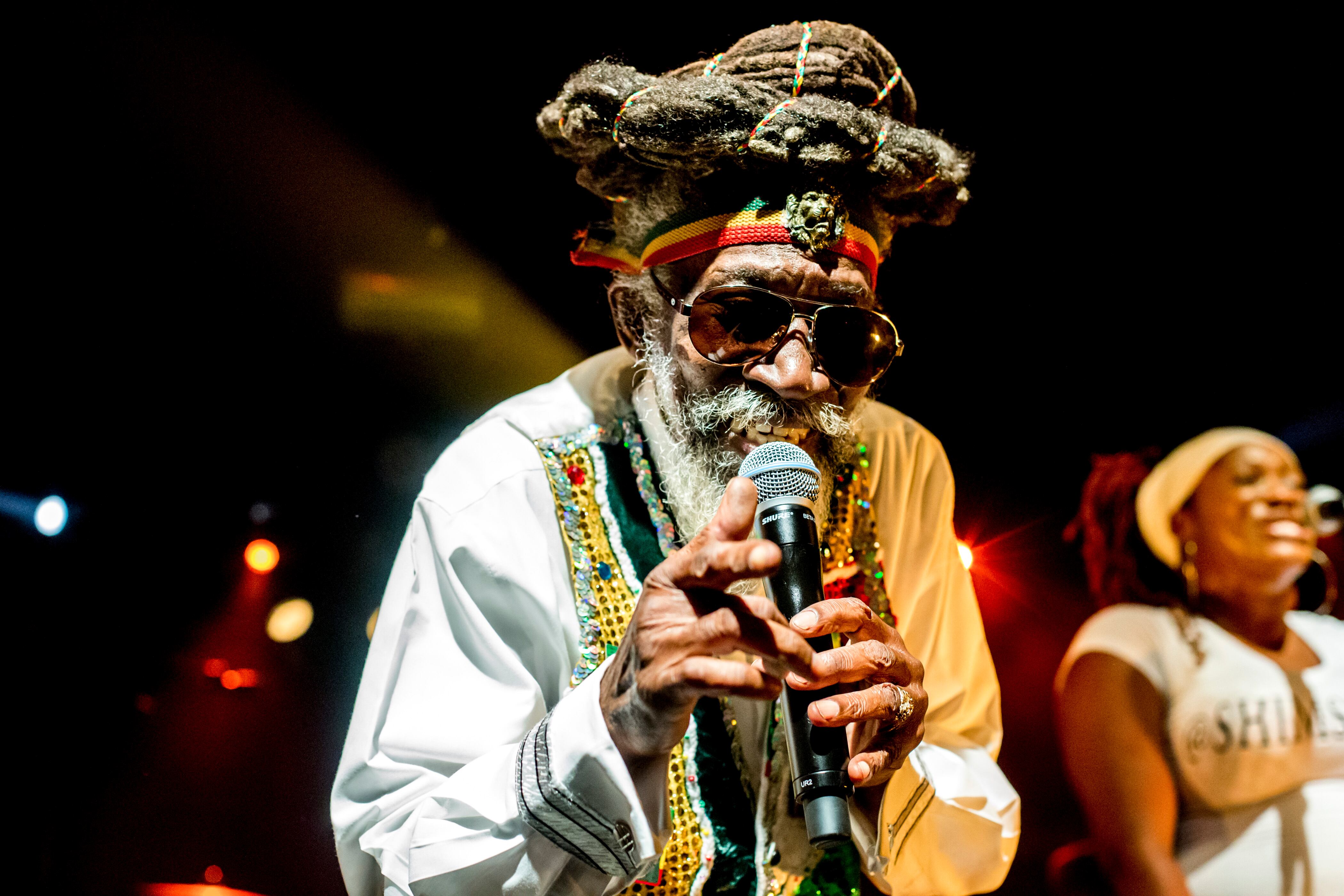 El ícono de reggae Bunny Wailer en concierto en Paris en 2014. Foto: Michael Bunel / NurPhoto via Getty Images