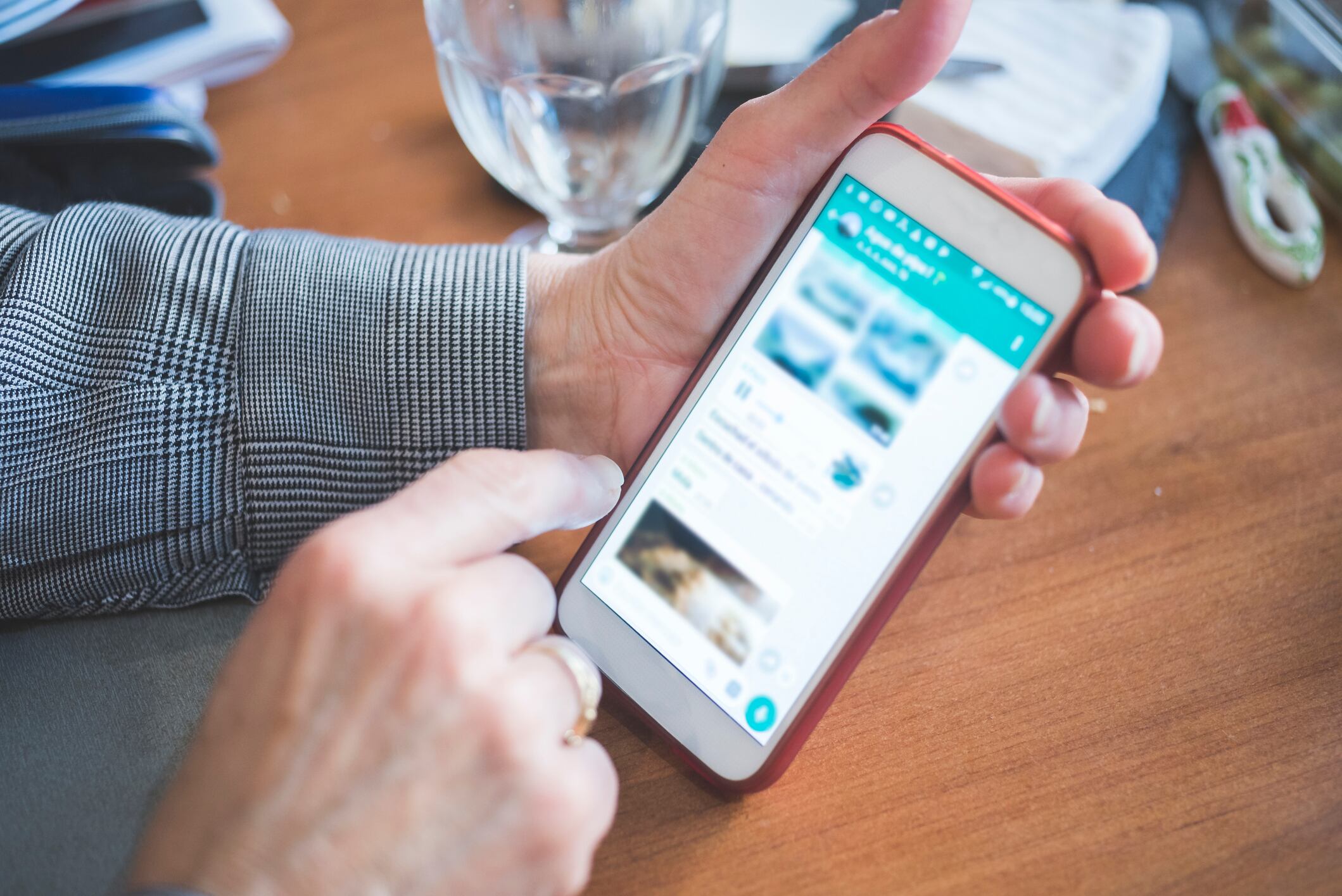 El truco de WhatsApp para ocultar las imágenes que manda un contacto: así puede hacerlo secreto.