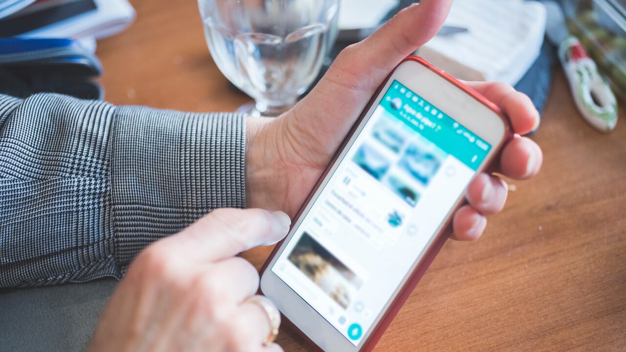 El truco de WhatsApp para ocultar las imágenes que manda un contacto: así puede hacerlo secreto.