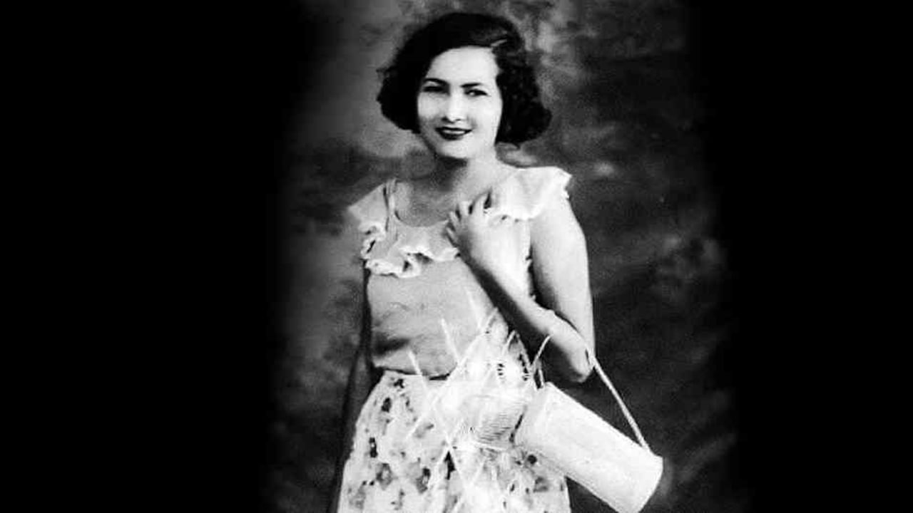 En los años treinta, luciendo artesanías de la cestería típica de Usiacurí, Atlántico. Cortesía Álvaro Suescún