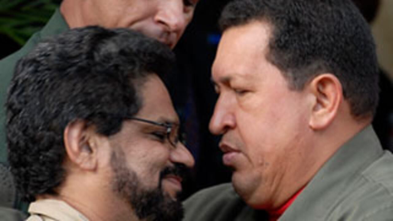 Iván Márquez y el presidente Hugo Chávez, durante el encuentro en Caracas.