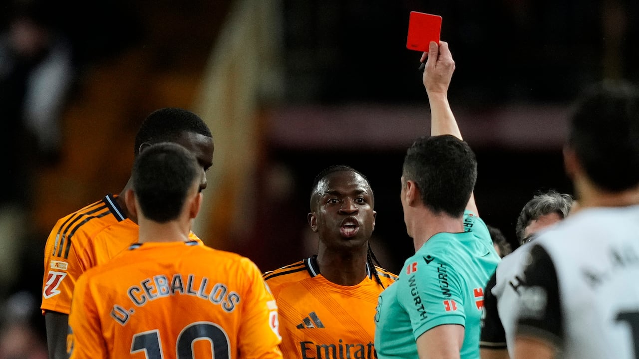 Instante donde expulsaron a Vinícius Jr, ante Valencia, en Mestalla.