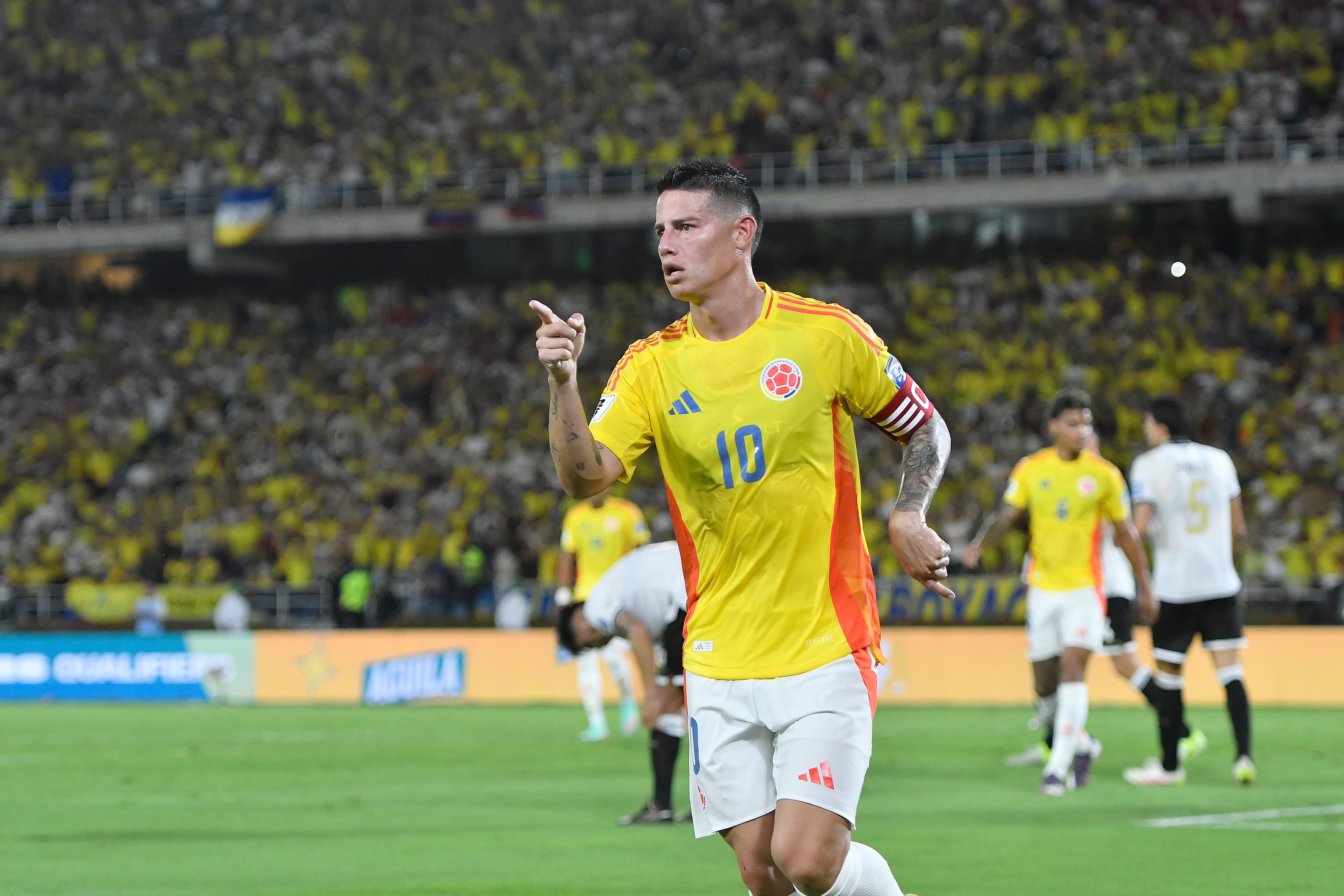 BARRANQUILLA, COLOMBIA - SEPTEMBER 04: James Rodriguez of Colombia celebrates after scoring the team's first goal during the South American FIFA World Cup 2026 Qualifier match between Colombia and Bolivia at Roberto Melendez Metropolitan Stadium on September 04, 2025 in Barranquilla, Colombia. (Photo by Gabriel Aponte/Getty Images)