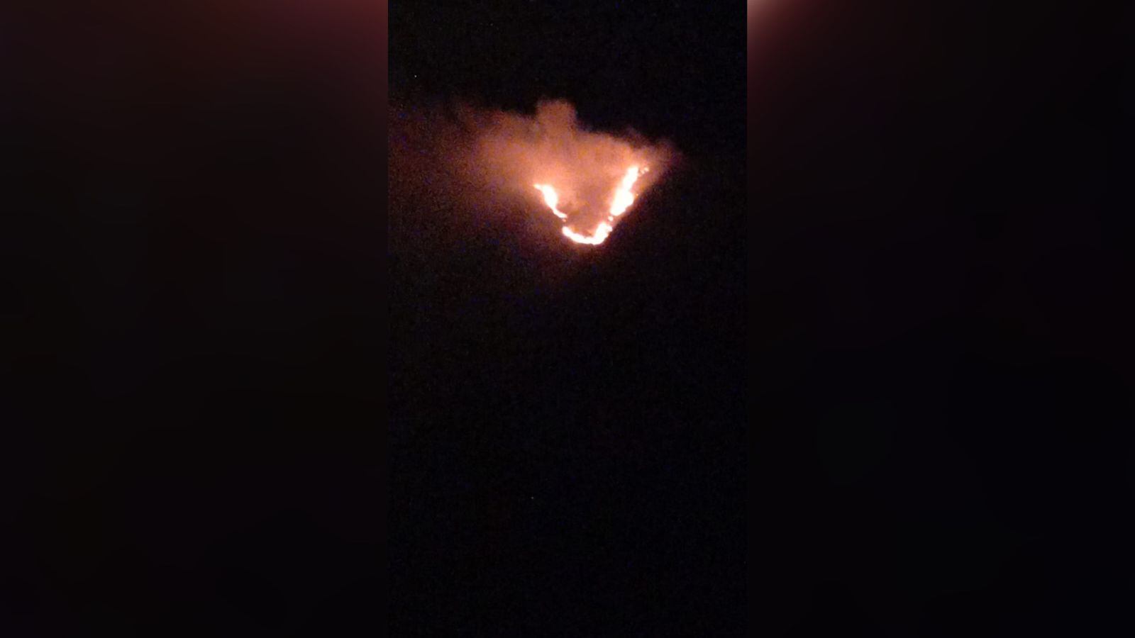 Los Bomberos de Cundinamarca atienden la conflagración.