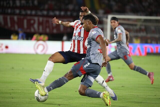Imagen del juego de ida de la Superliga entre Junior de Barranquilla e Independiente Santa Fe.