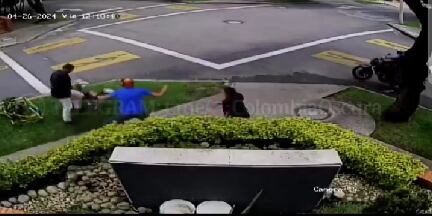 El perro persiguió al delincuente para poder salvar a su amo.