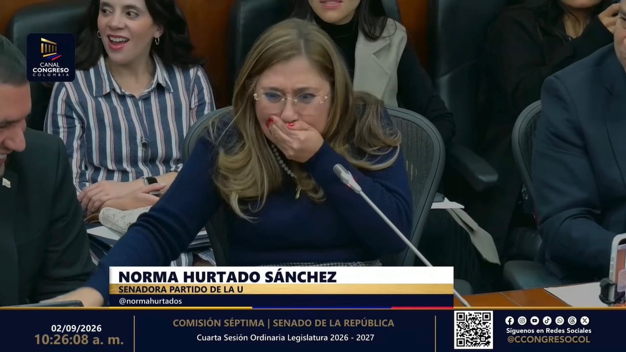 La senadora Norma Hurtado protagonizó un particular momento durante el debate en el Senado, luego de confundir el nombre del presidente Abelardo De La Espriella con el del anterior mandatario, Gustavo Petro.