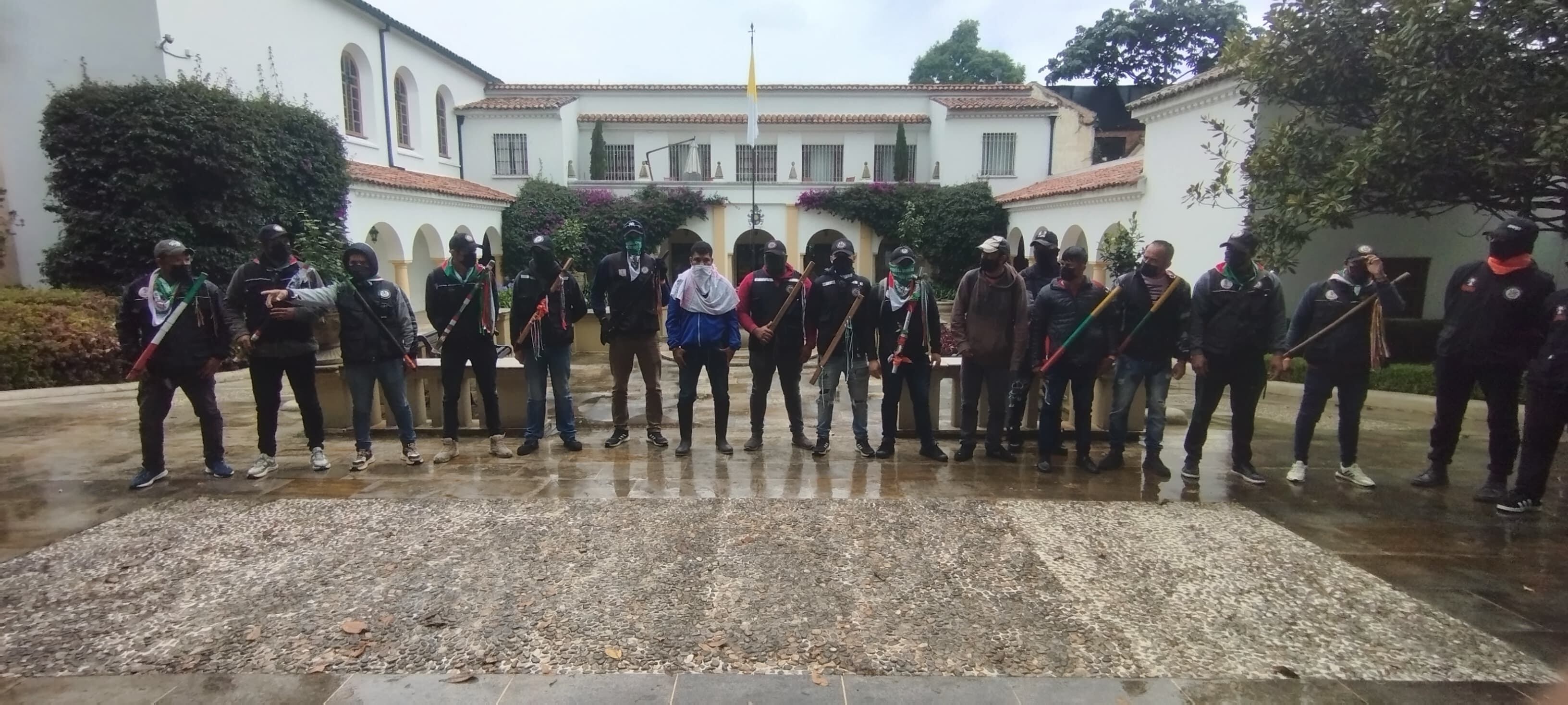 Indígenas se tomaron la entrada de la Nunciatura Apostólica en Bogotá