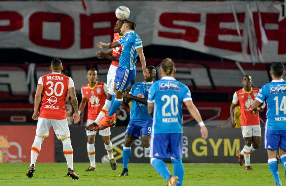 Fueron 90 minutos de alta tensión entre los dos equipos capitalinos.  Foto: Diana Rey / SEMANA