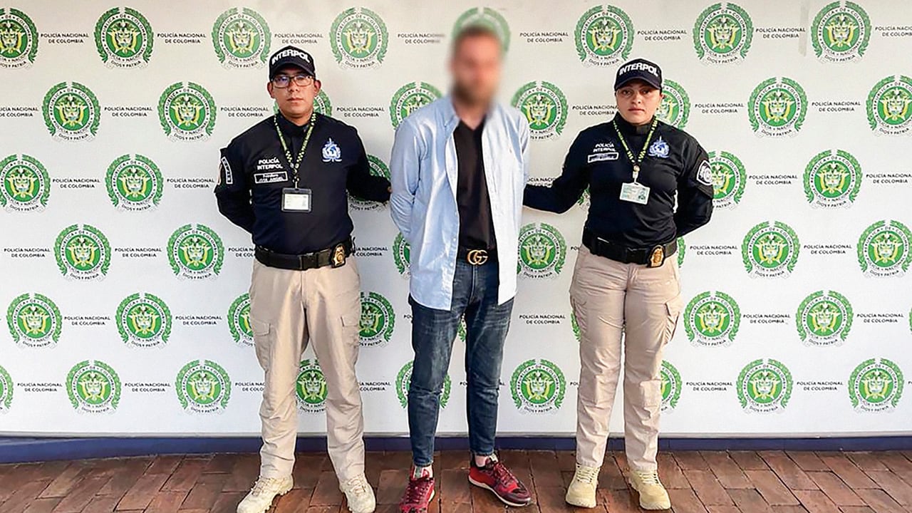  Taufik Abouyoun El Soud Khawam usaba fotos con los más importantes hombres del régimen para justificar sus influencias y luego para amedrentar a las mujeres que estafaba.