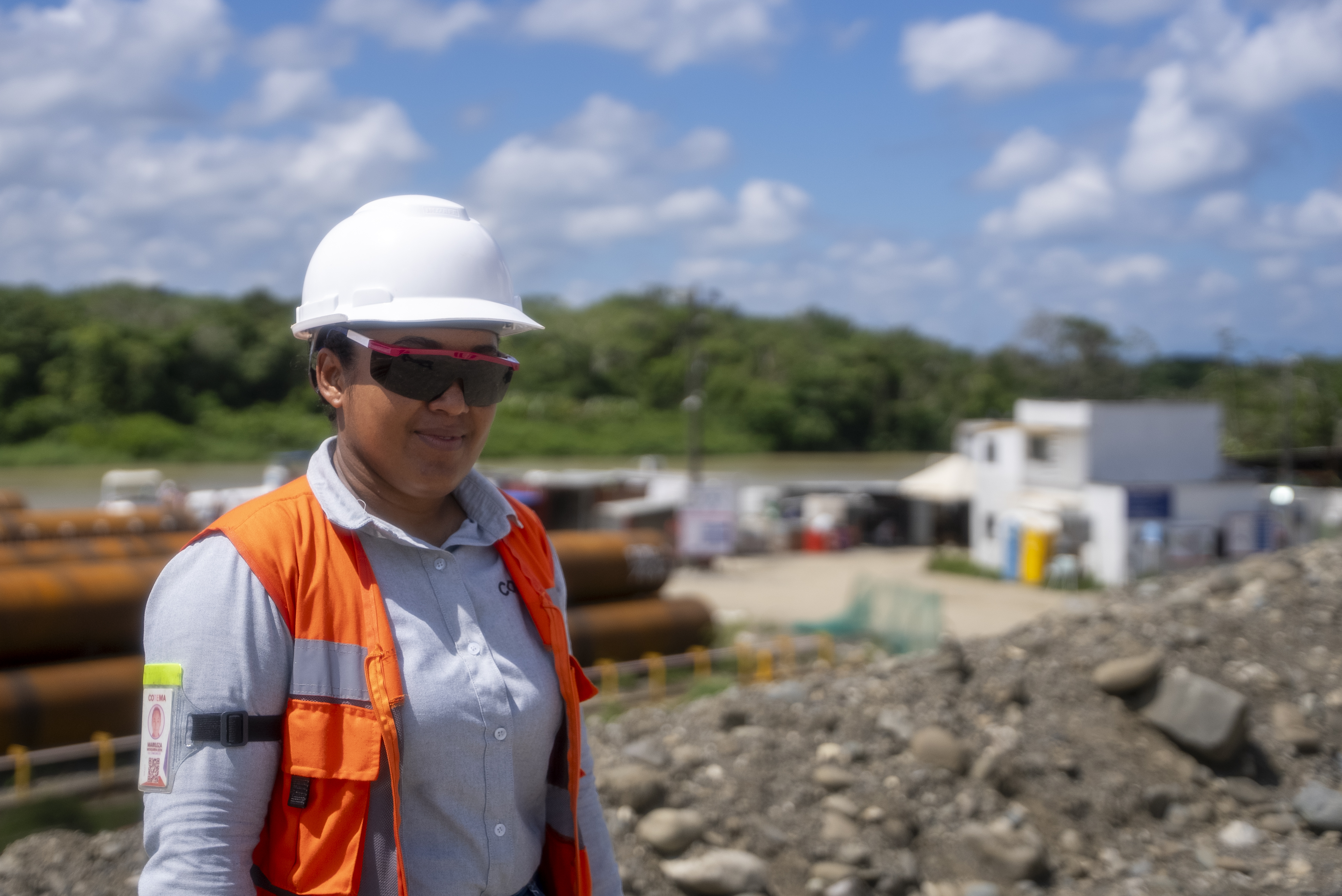 A través del Servicio de Empleo Comfama, Marileza Mosquera pasó de ser desempleada a trabajar en la compañía que construye Puerto Antioquia.