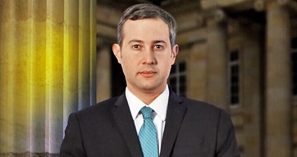     En su trayectoria política Mario Fernández Alcocer ha estado ligado con la familia Char, pero desde el año pasado se volvió petrista y se jacta de ser primo de la primera dama. 