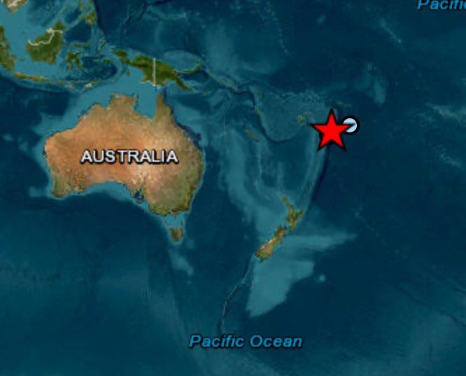 El terremoto, ocurrido a una profundidad de solo seis millas, es considerablemente superficial, aumentando así la posibilidad de generación de un tsunami significativo.