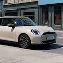 La edición especial del MINI incorpora detalles diseñados para reflejar el estilo creativo de Paul Smith.