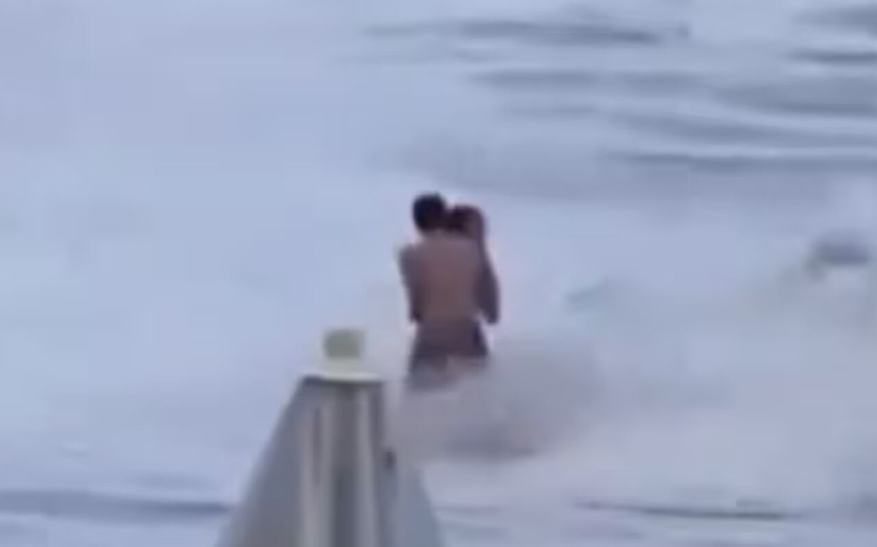 Pareja en el mar