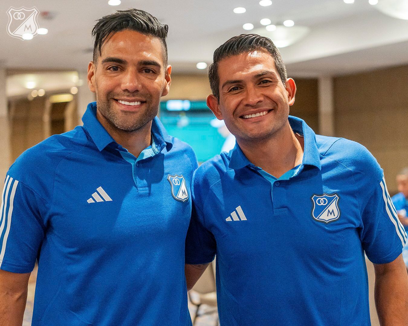 Radamel Falcao (izquierda) con Macalister Silva (derecha) en la concentración de Millonarios.