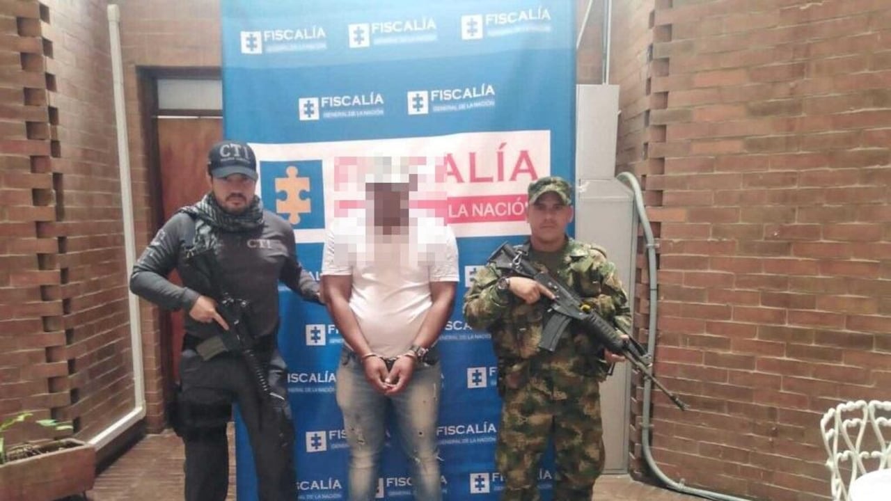 Según lo manifestado por el Ejército Nacional, este sujeto sería el encargado del control delictivo, coordinando actividades de inteligencia y homicidios selectivos en las veredas del corregimiento de El Queremal.