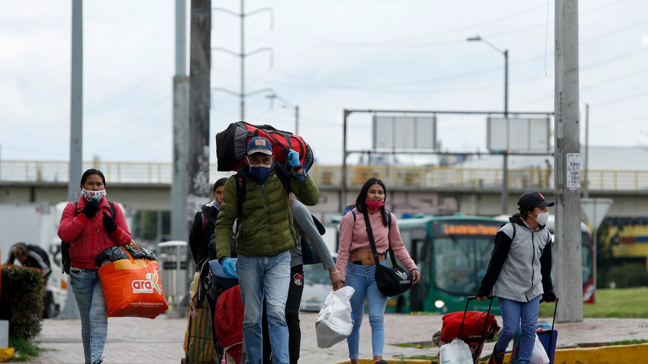 Venezolanos retornando saliendo de Bogotá