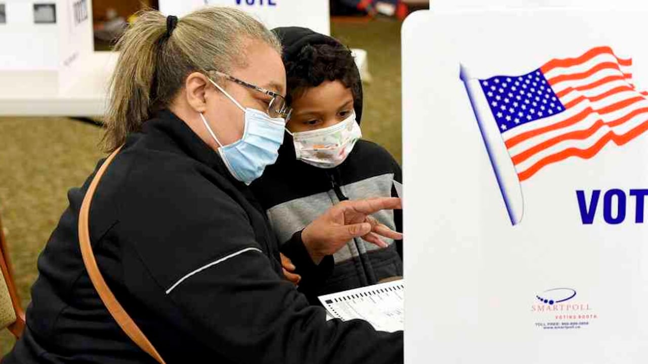 Para muchos residentes de esta ciudad de inmigración y diversidad, lo que está en juego es el propio futuro de la democracia estadounidense.