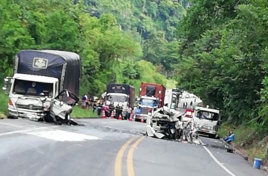 Dos personas mueren en siniestro vial sobre la carretera entre Manizales y Medellín